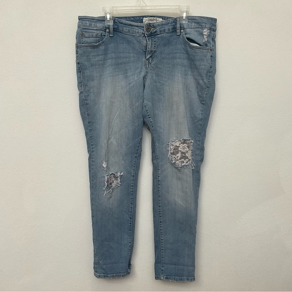 Torrid Denim Light Wash Boyfriend Distressed Jeans With Lace Detail Size 16R